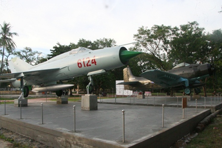 Không gian trưng bày ngoài trời tại  Bảo tàng lịch sử tỉnh Thừa Thiên Huế