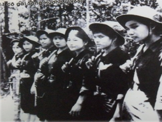 Tiểu đội 11 cô gái sông Hương năm 1968