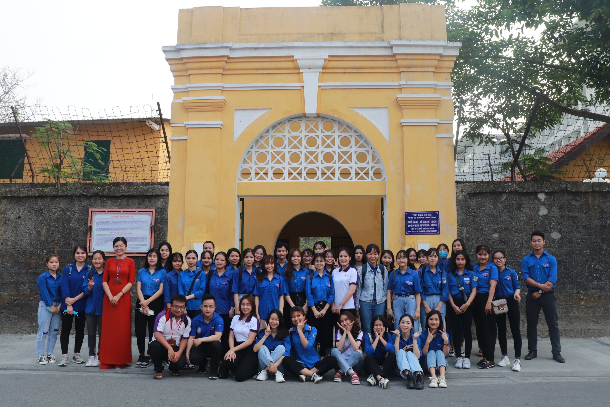 Đoàn viên thanh niên, Thanh thiếu nhi tỉnh đến tham quan Khu chứng tích lao Thừa Phủ 